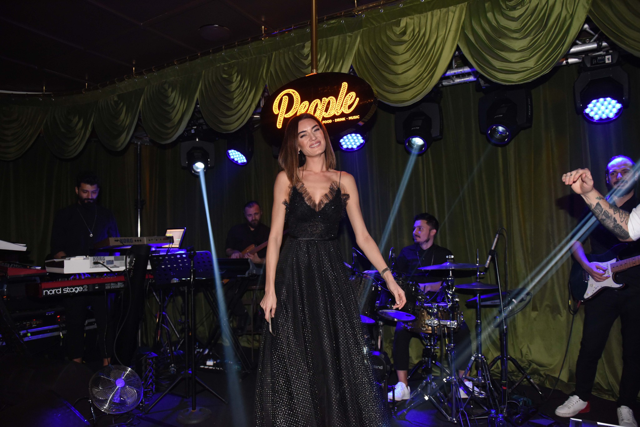 'Günaydın'ın partisine ünlüler akın etti! 