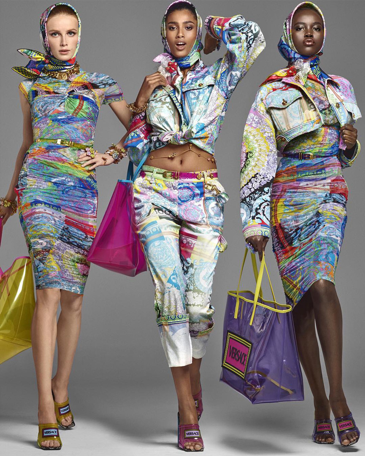 Versace'nin renkli ilkbahar-yaz koleksiyonu