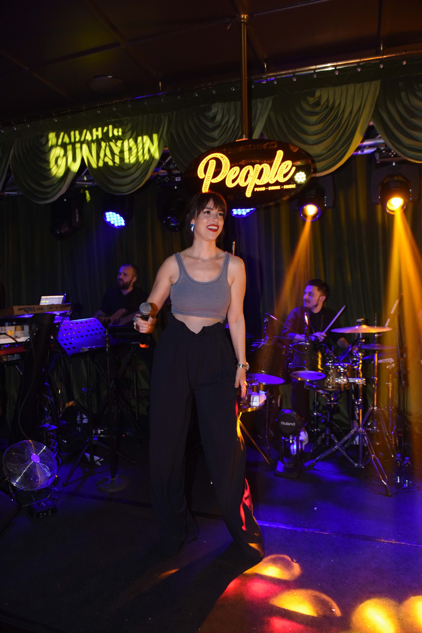 'Günaydın'ın partisine ünlüler akın etti! 