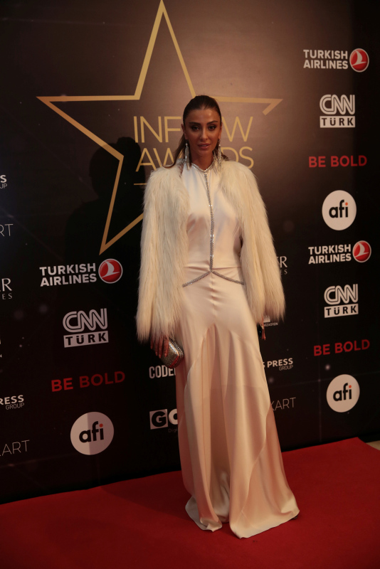 Özge Ulusoy yeni bir aşka yelken açtı