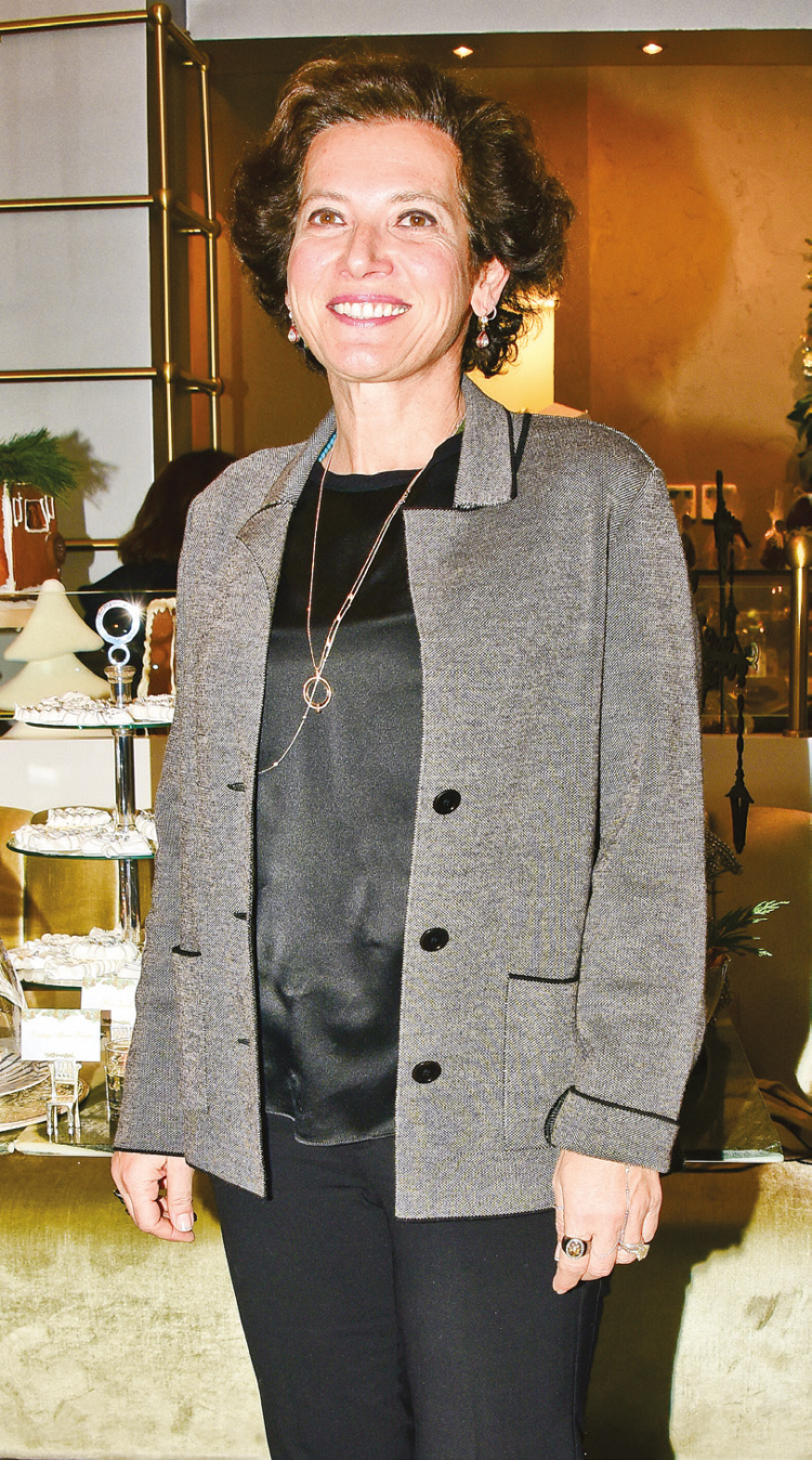 Birinci yıla özel davet verdi