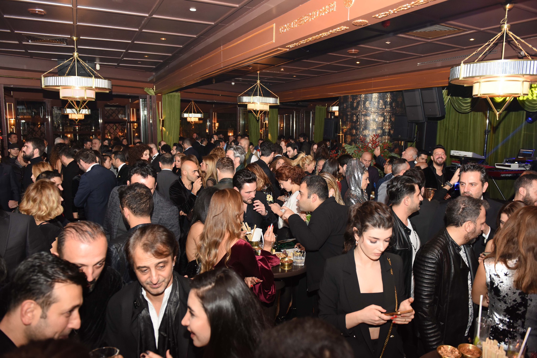 'Günaydın'ın partisine ünlüler akın etti! 