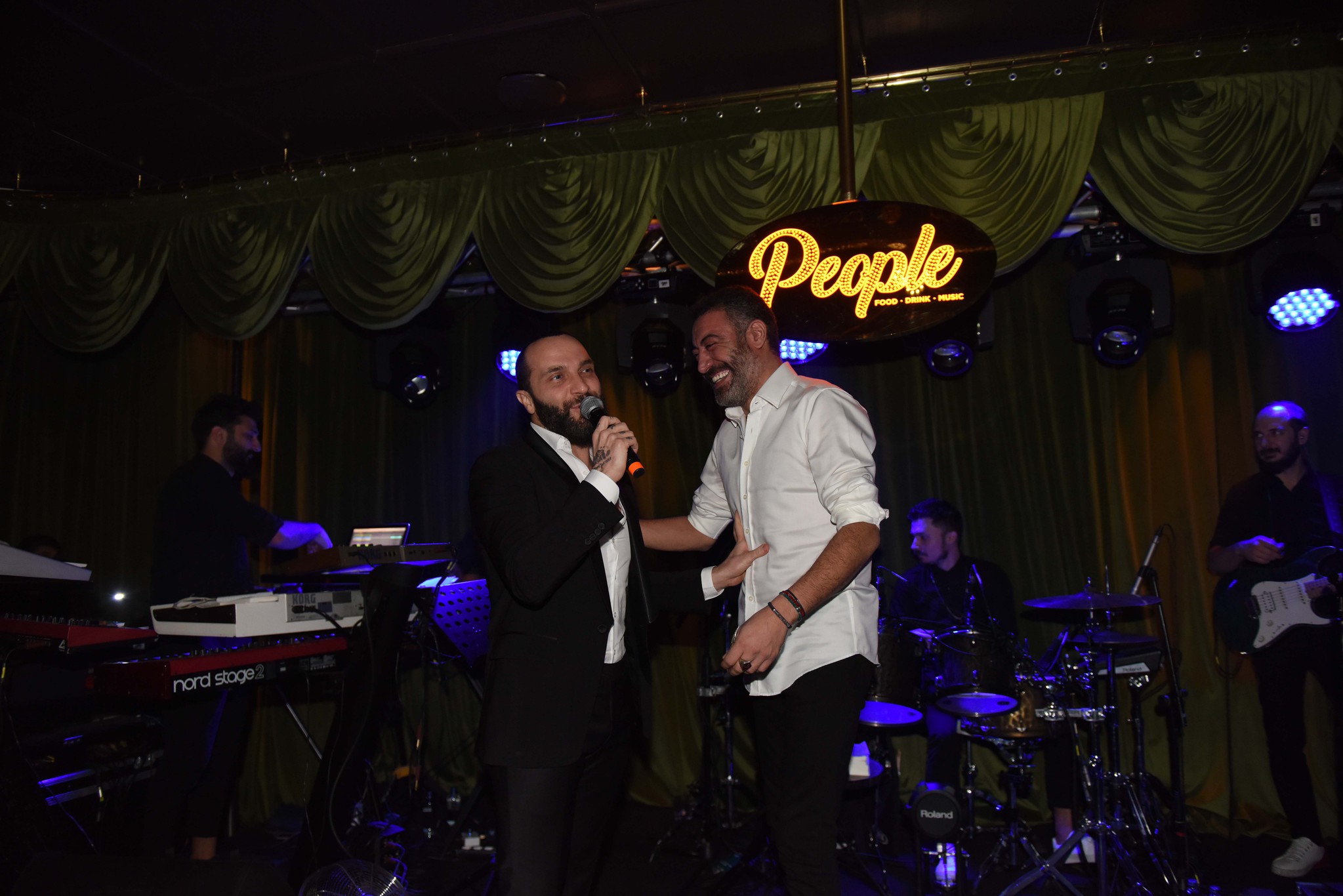 'Günaydın'ın partisine ünlüler akın etti! 