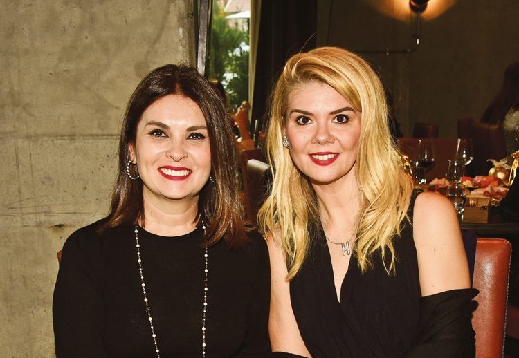 Yakın dostlarını ağırladı