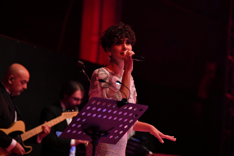 Bergüzar Korel'in yeni yıl dileği