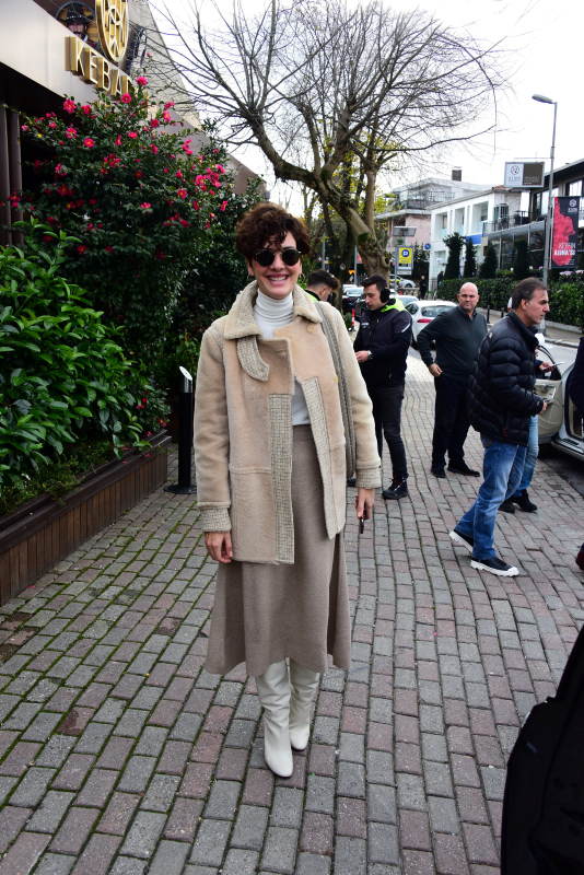 Bergüzar Korel'in yeni yıl dileği