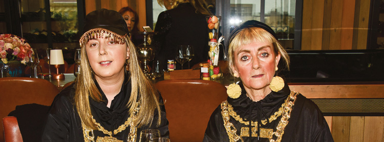 Yakın dostlarını ağırladı