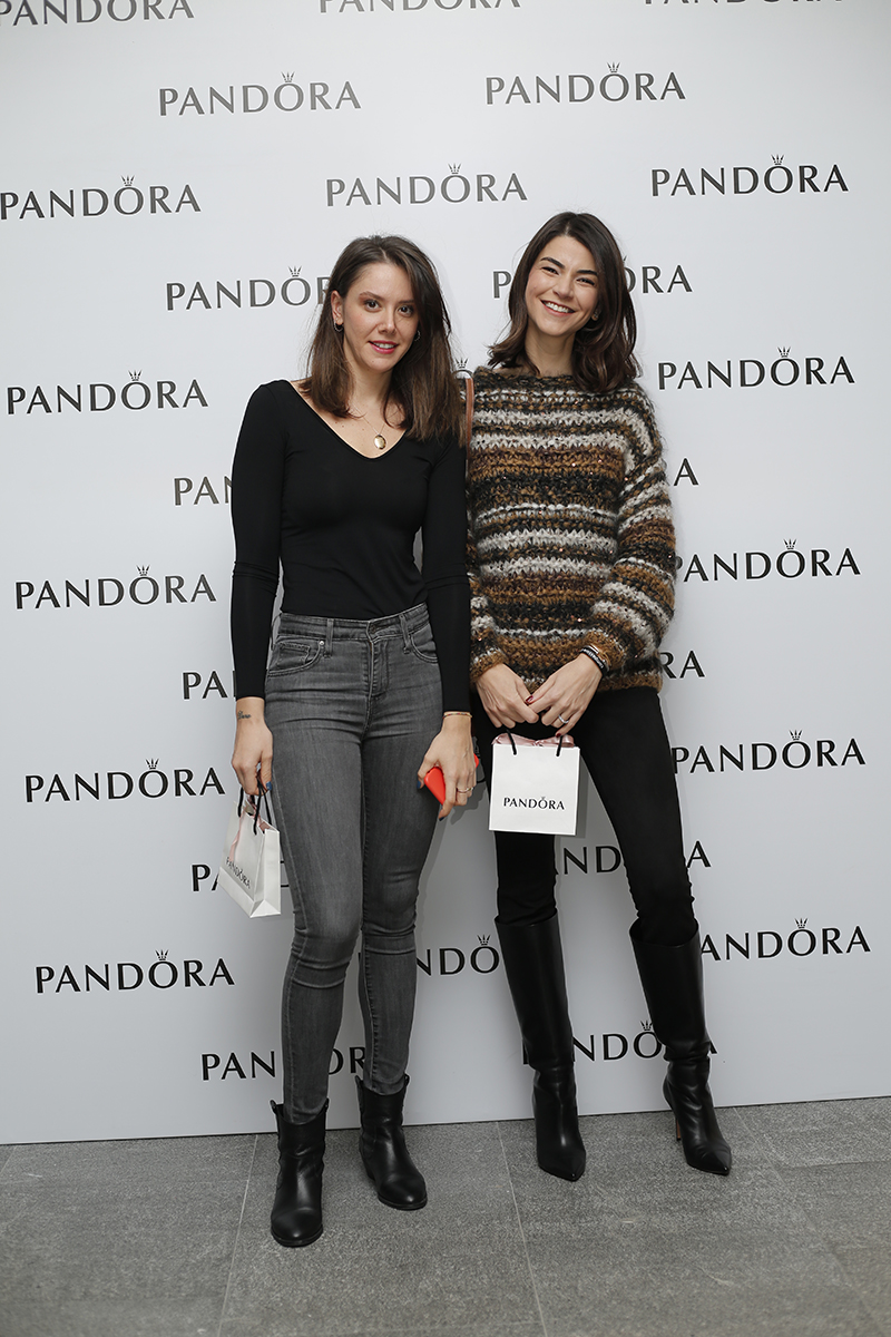 Yılbaşı koleksiyonunu birlikte incelediler