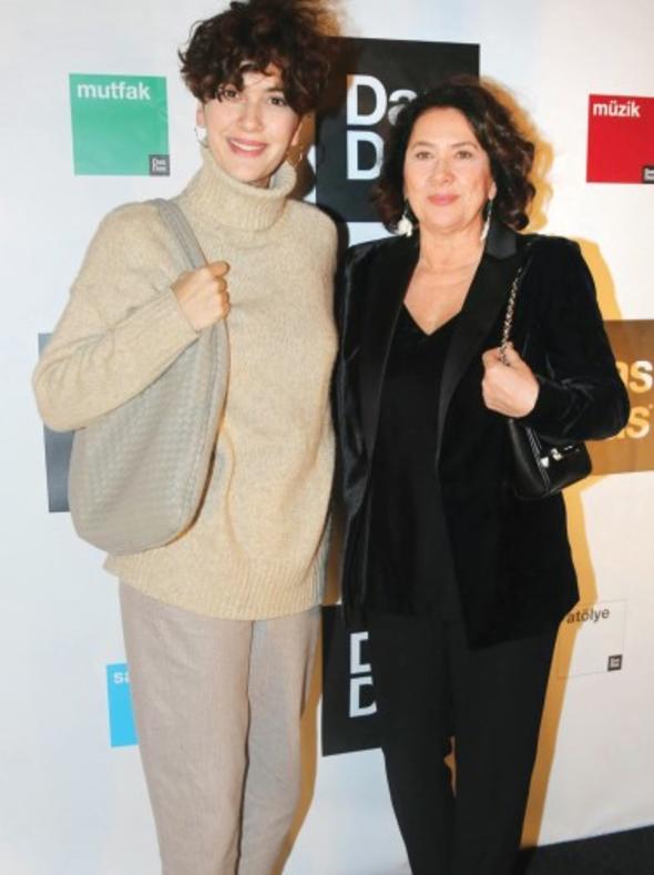 Cem Yılmaz ve Defne Samyeli, Şener Şen'i izledi