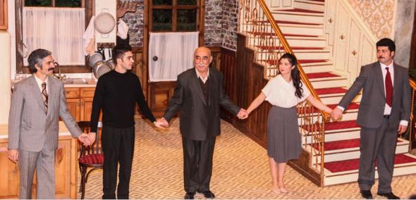 Cem Yılmaz ve Defne Samyeli, Şener Şen'i izledi