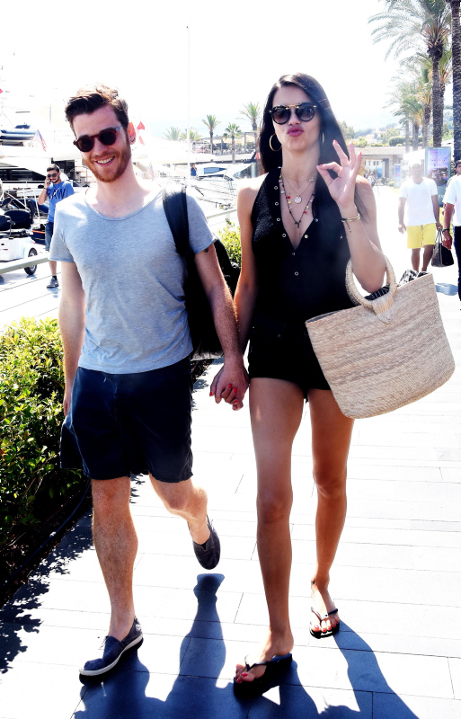 Adriana Lima ateş püskürdü!