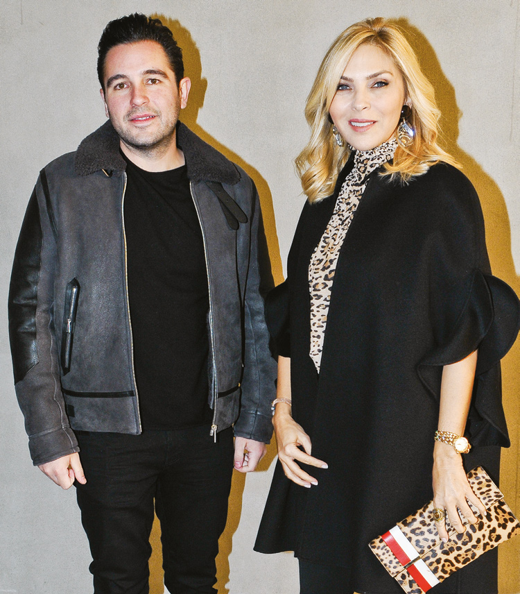 Yeni galeriye görkemli açılış