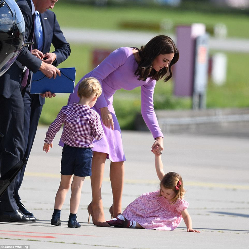 Kate Middleton çocuklarıyla yeni yıl alışverişinde