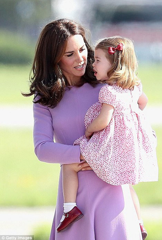 Kate Middleton çocuklarıyla yeni yıl alışverişinde