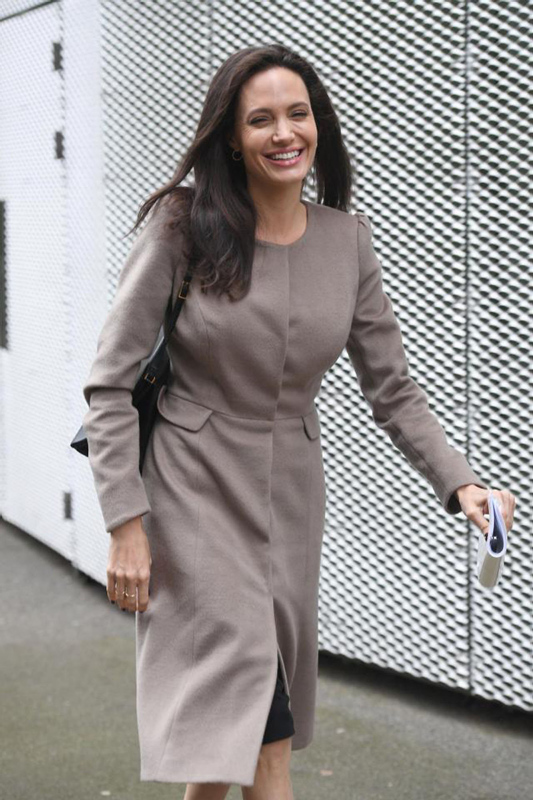Angelina Jolie siyasete mi atılıyor?