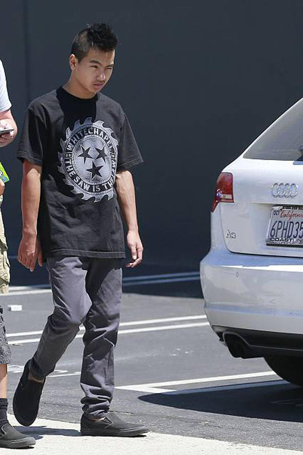 Çocukları Brad Pitt'e sırt çevirdi