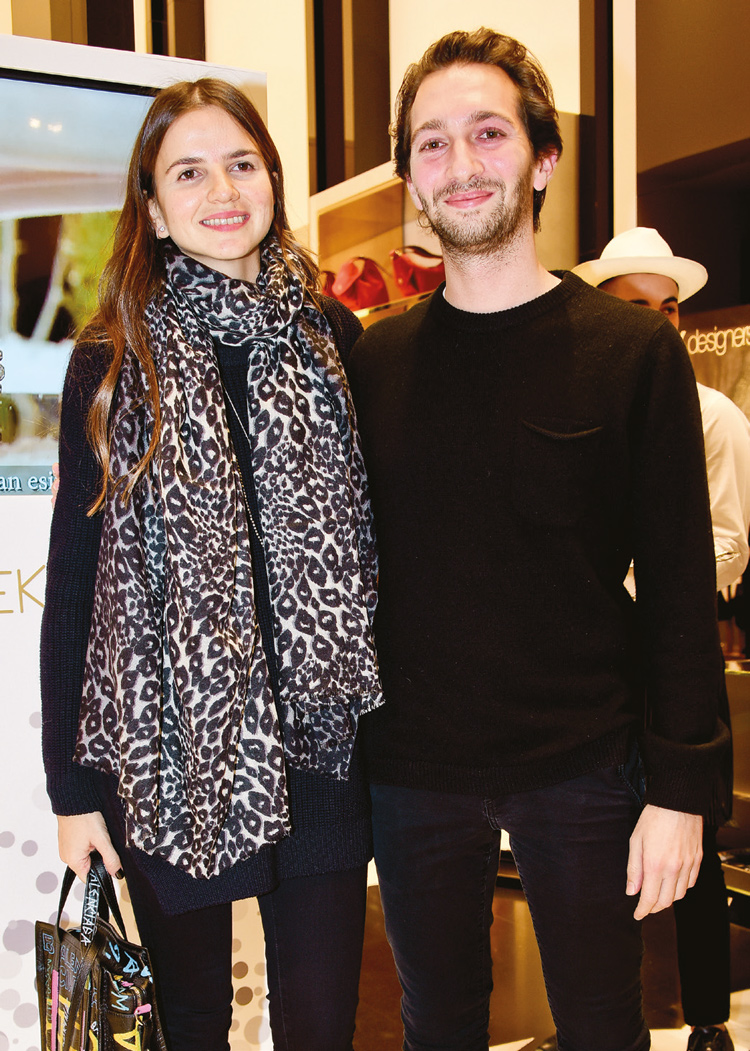 Sanatçılardan kar küresi