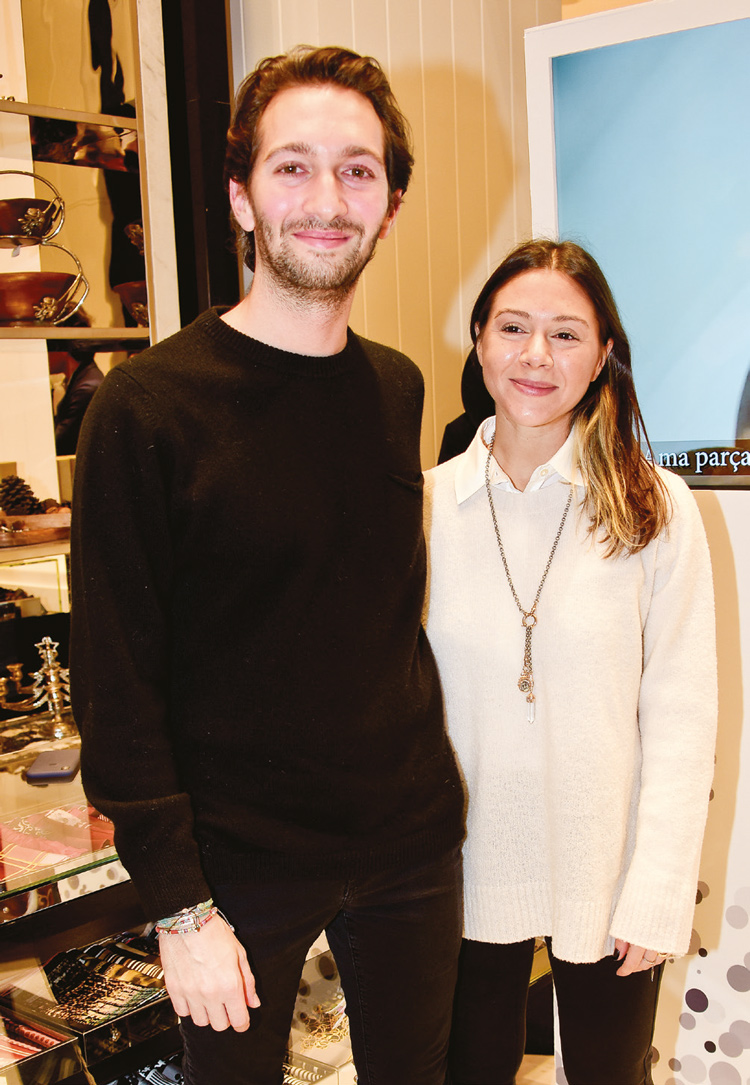 Sanatçılardan kar küresi