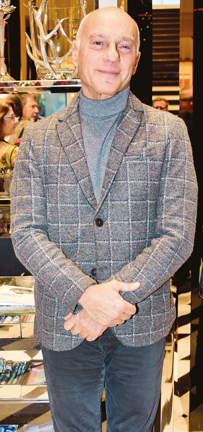 Sanatçılardan kar küresi