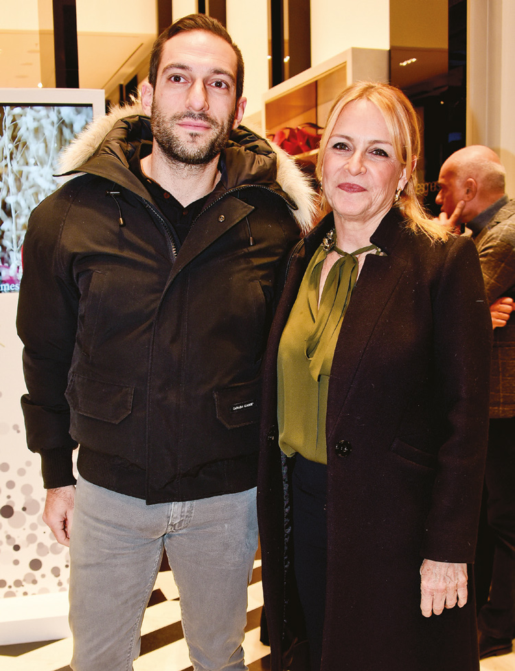 Sanatçılardan kar küresi