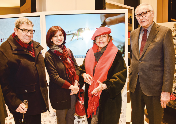 Sanatçılardan kar küresi