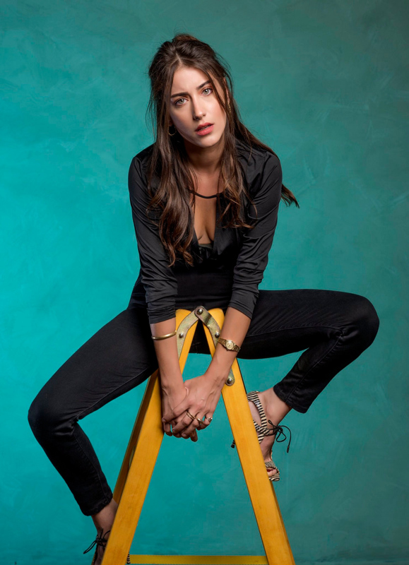 Hazal Kaya ve Ali Atay nişanlandı