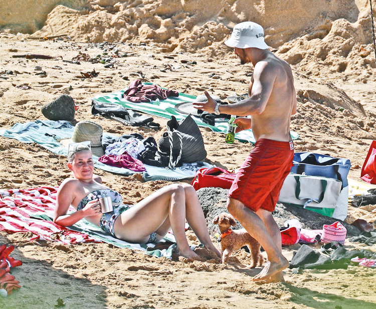 Yeni yıla plajda girdiler