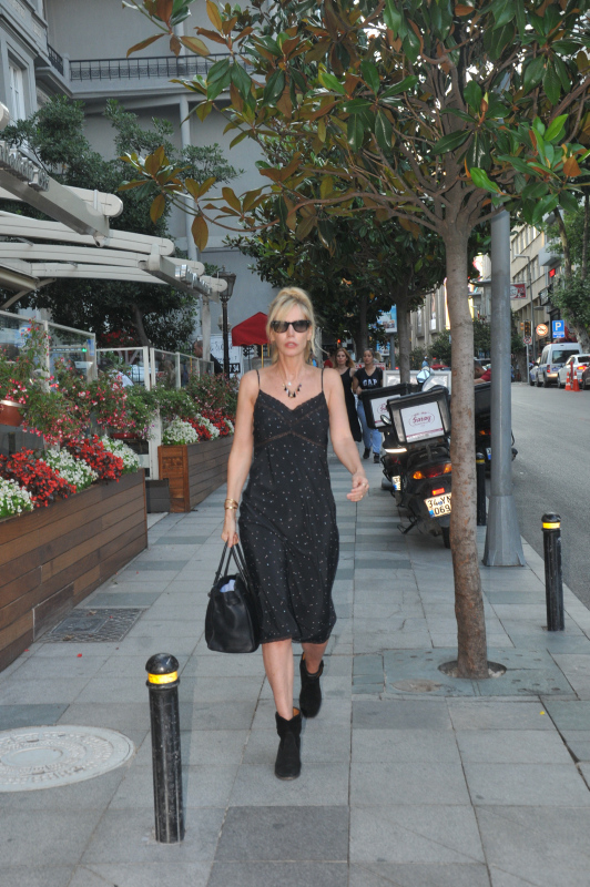 Elif Dürüst ışıltısı