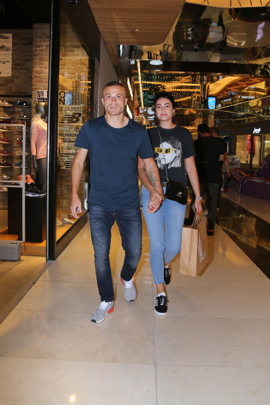 Esra Bilgiç Töre, Londra yolcusu