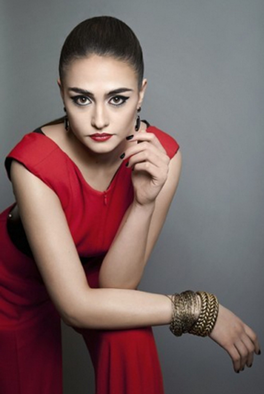 Esra Bilgiç Töre, Londra yolcusu