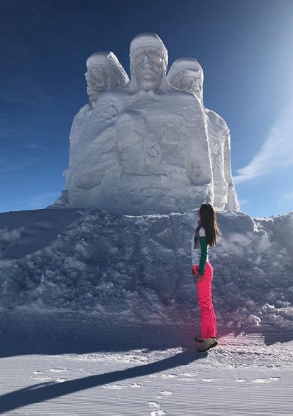 Ebru Şallı, karda pilates yaptı