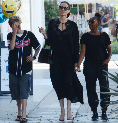 Angelina Jolie'nin serveti dudak uçuklattı