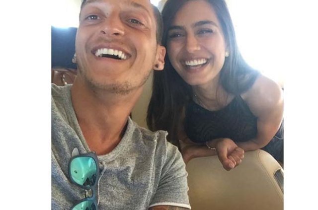 Amine Gülşe ve Mesut Özil nişanlandı