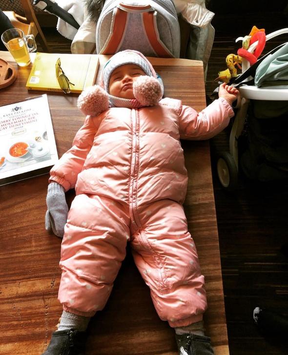 Zeynep Demirel ve ailesinin kayak keyfi