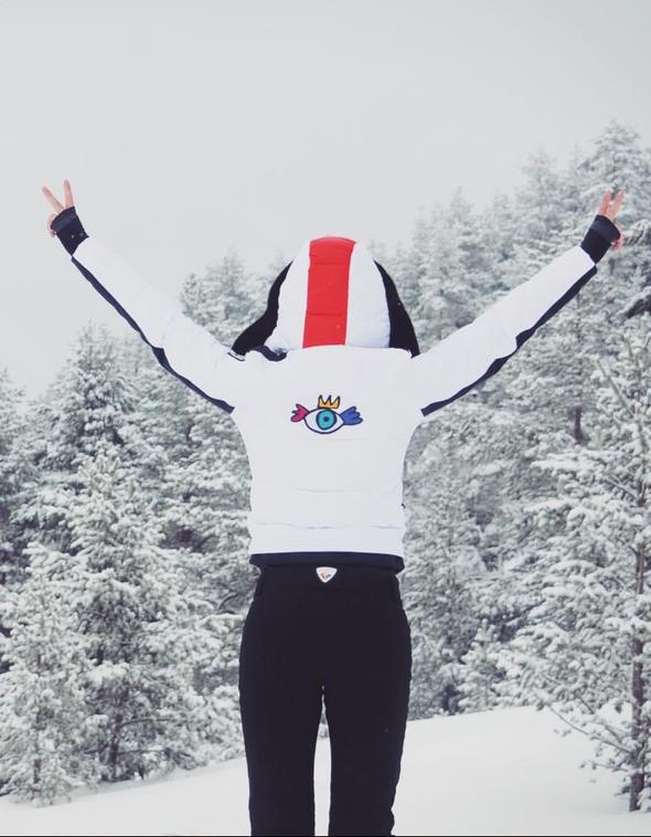 Zeynep Demirel ve ailesinin kayak keyfi