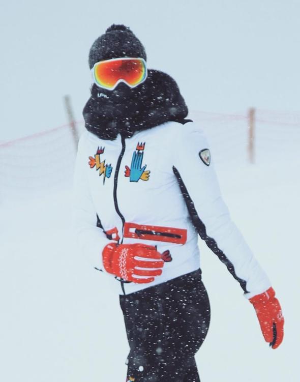 Zeynep Demirel ve ailesinin kayak keyfi