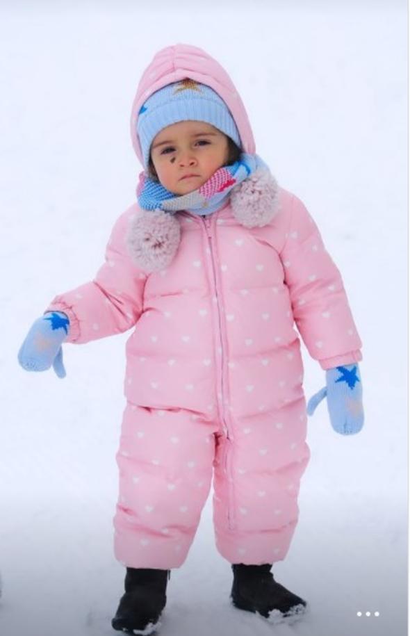 Zeynep Demirel ve ailesinin kayak keyfi