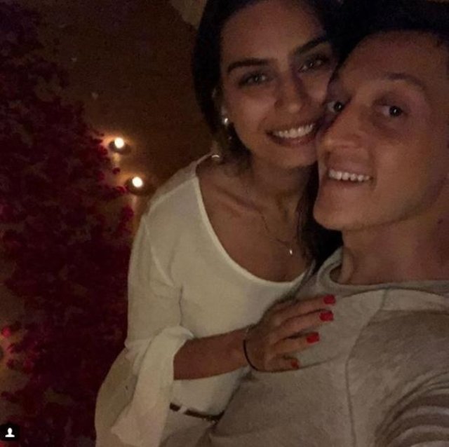 Amine Gülşe ve Mesut Özil nişanlandı