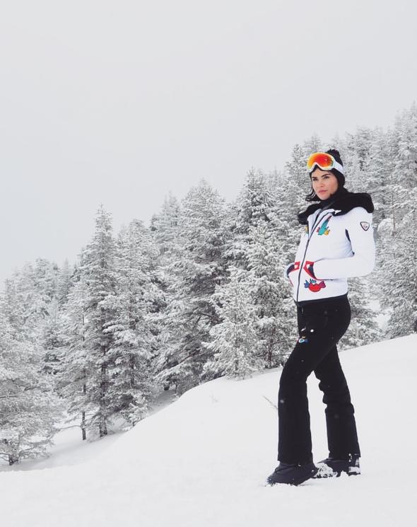 Zeynep Demirel ve ailesinin kayak keyfi