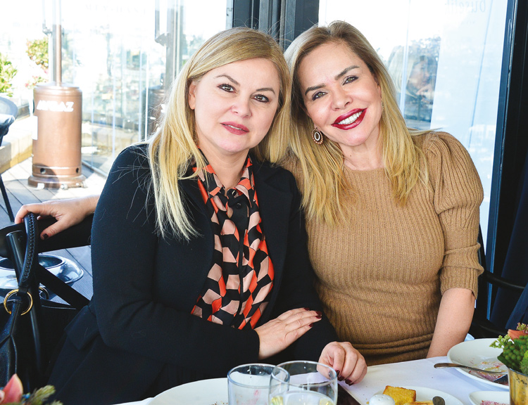 Yeni kitabını davetle tanıttı