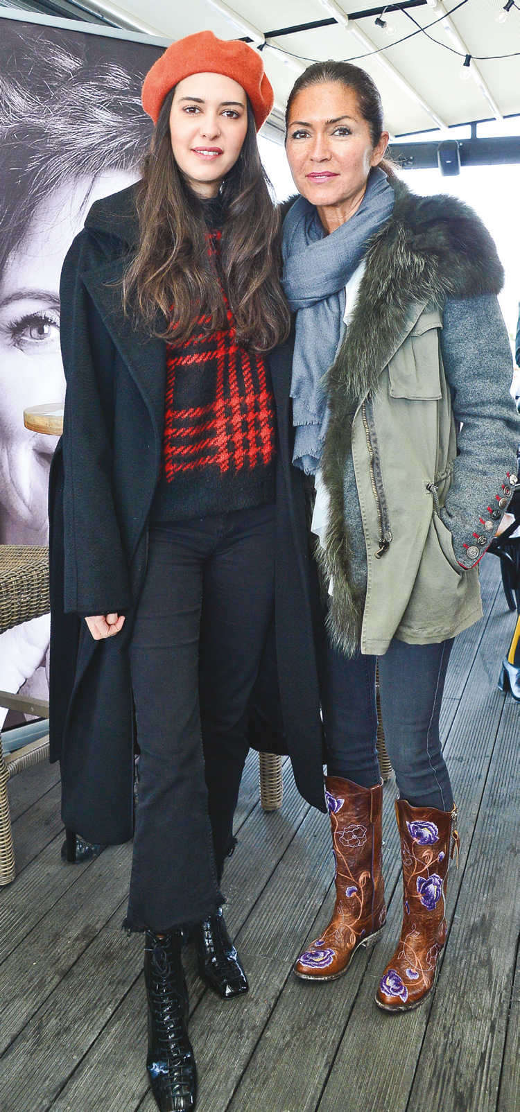 Yeni kitabını davetle tanıttı