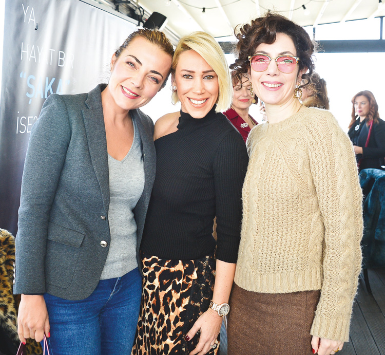 Yeni kitabını davetle tanıttı