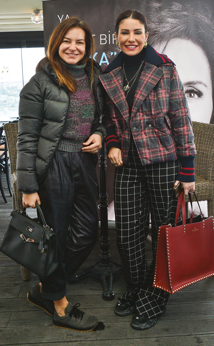 Yeni kitabını davetle tanıttı