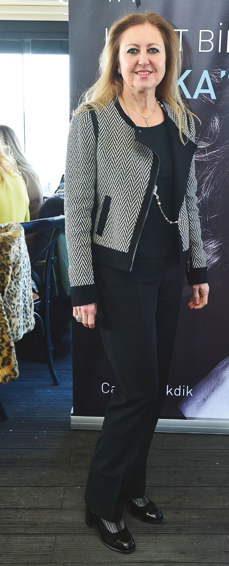 Yeni kitabını davetle tanıttı