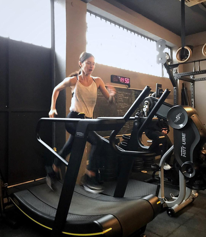 Yasemin Özilhan kusursuz fiziğini spora borçlu