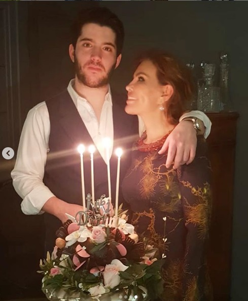 Feryal Gülman'a sürpriz doğum günü partisi