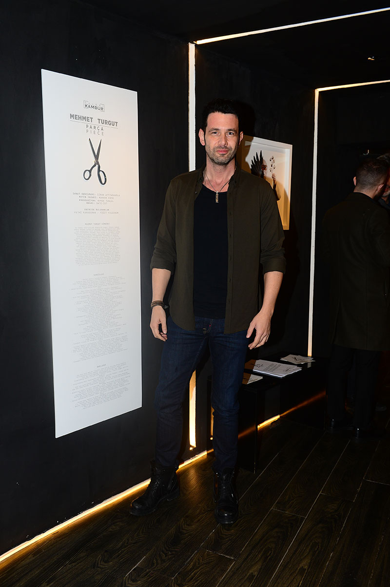 Mehmet Turgut'un sergisine ünlü akını