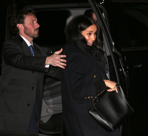 Kraliyet Ailesi'nden Meghan Markle'a izin çıktı