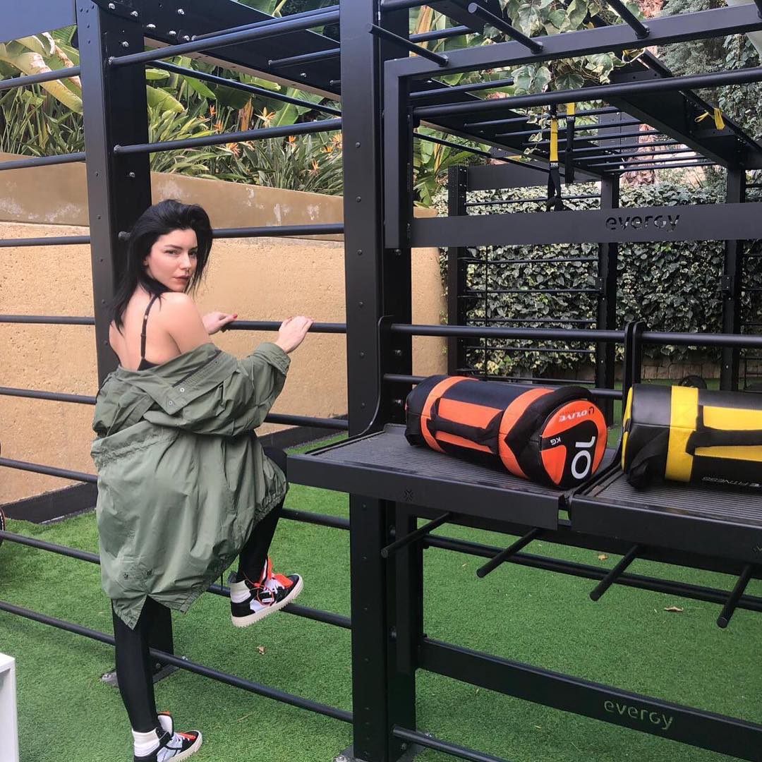 Spor ve doğal stille Merve Boluğur