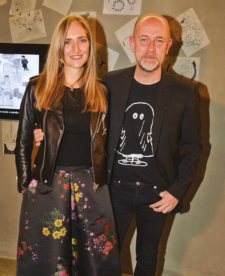 Sanatseverleri buluşturan sergi